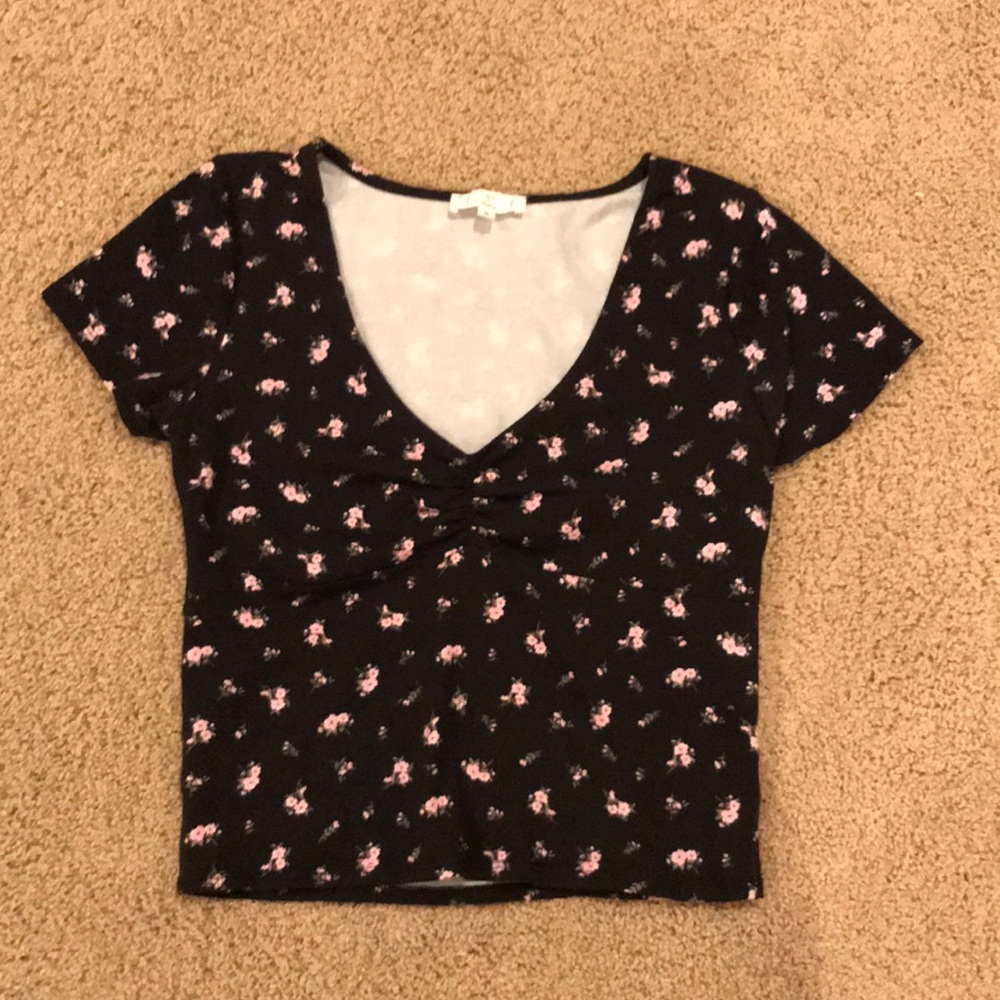 pacsun top with scrunch in the middle